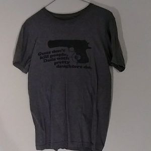 Guns don't kill people Tee